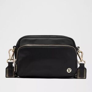 NWT Lululemon Everywhere Crossbody Bag 2L Monogram Metallic Black/Gold $88 Rare